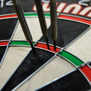 Winmau Dartboard PRO-SFB im Set inklusive 2 Satz Winmau Steeldarts